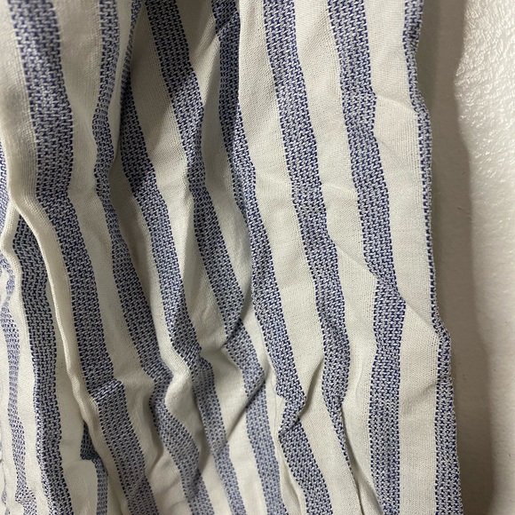 New never worn Dynamite off shoulder top! Sorry for the wrinkle..need to iron! - Picture 3 of 4